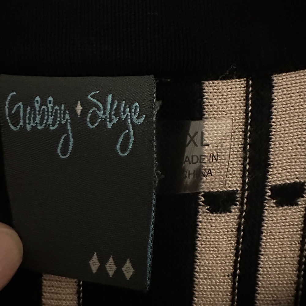 Gabby Skye Sweater Dress
Size XL - Picture 3 of 3